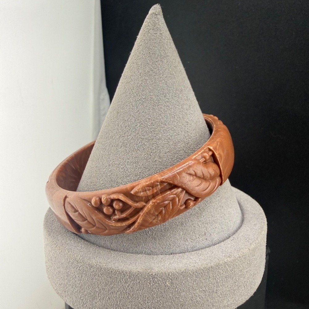 Vintage Estate Bangle Bracelet Brown Molded Carved Floral Leaf 8.5in